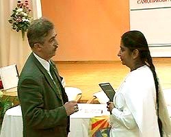 БК Сантош директор СПБ Центра Брахма Кумарис и Г.В.Дикарев ведущий инженер ФГУП Северное ПКБ