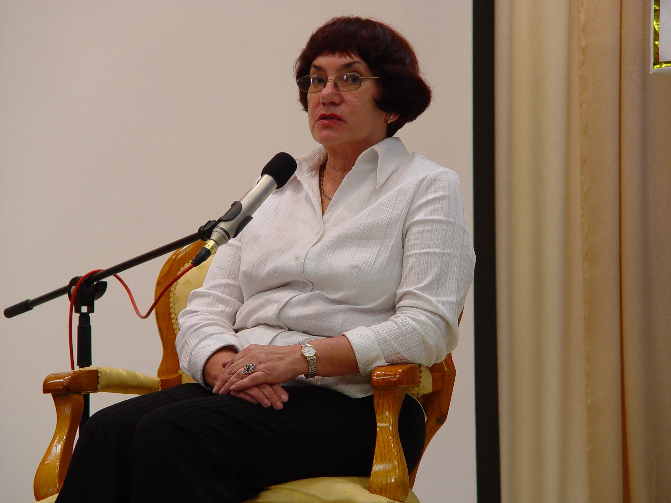 Albedil Margarita Fedorovna doctor istoricheskich nauk pisatel avtor serii knig religii mira