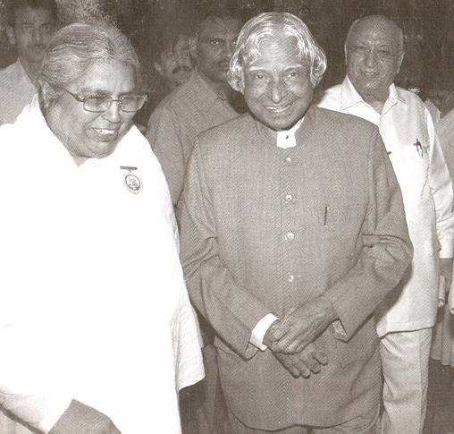 Диди Аша с экс президентом Индии Абдулом Каламом перед открытием Всемирного конгресса по клиниче ской и профилактической кардиоло гии