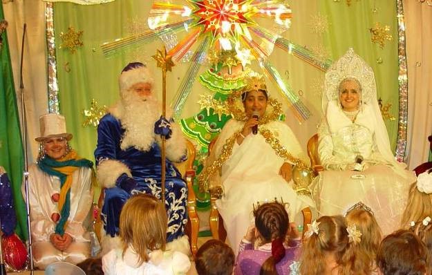 Дед Мороз, Диди Сантош и Снегурочка